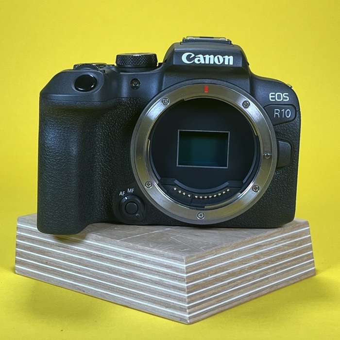 Canon EOS R10 | 073031001300