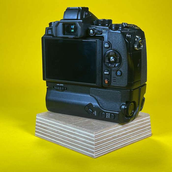 Olympus OM-D E-M1 + Grip + nabíječka BC-N1 | BHP327301 + 00-233456