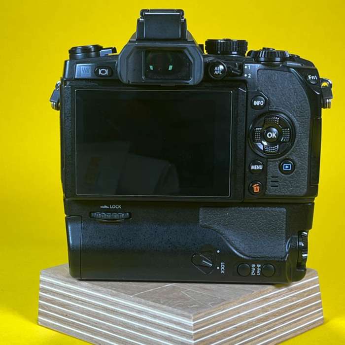 Olympus OM-D E-M1 + Grip + nabíječka BC-N1 | BHP327301 + 00-233456