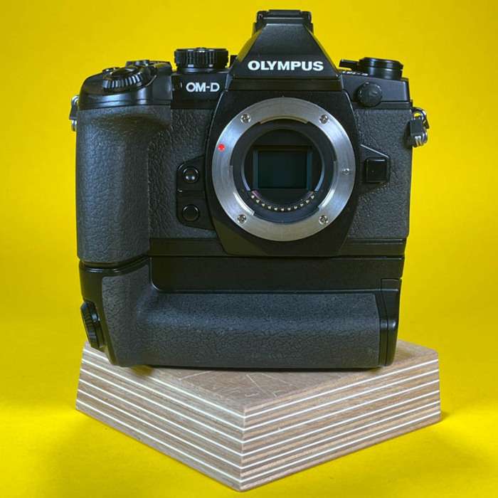 Olympus OM-D E-M1 + Grip + nabíječka BC-N1 | BHP327301 + 00-233456