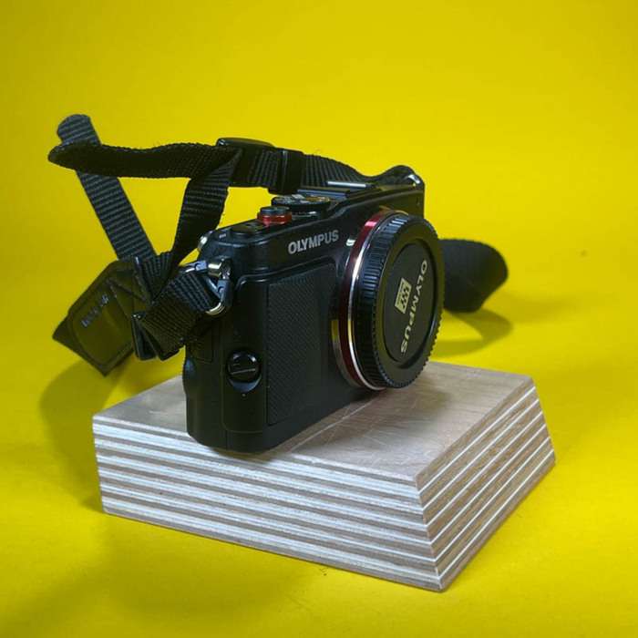 OLYMPUS PEN Lite E-PL6 + Blesk 4FS1 + nabíječka | V5TF06773 + 200146253