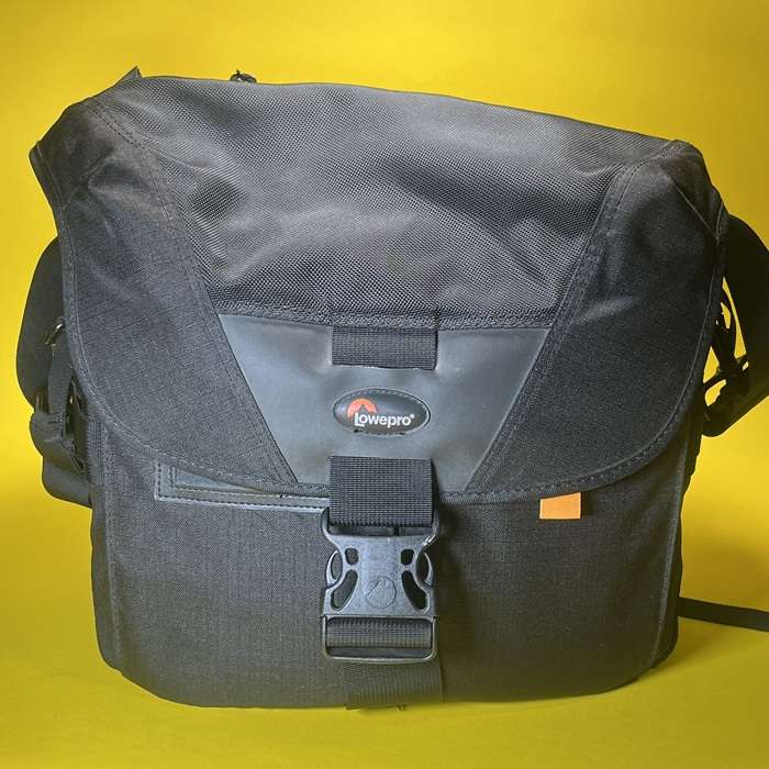 Brašna LOWEPRO Stealth Reporter D400 AW  |