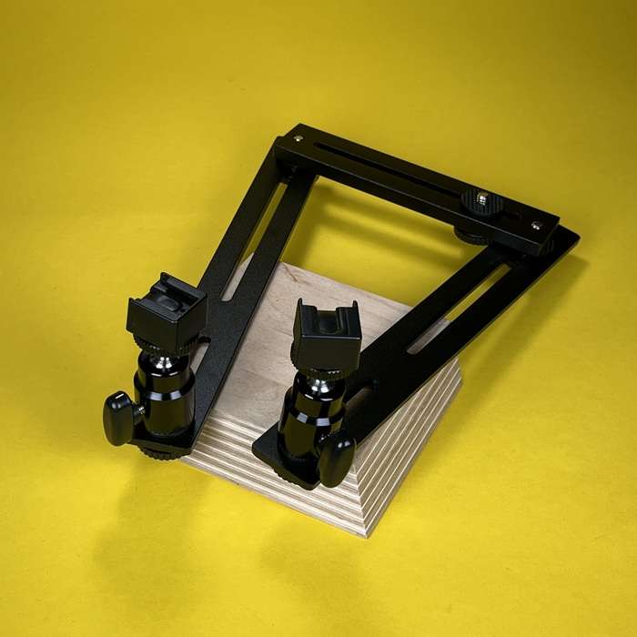 Držák na 2 blesky s kulovými hlavami