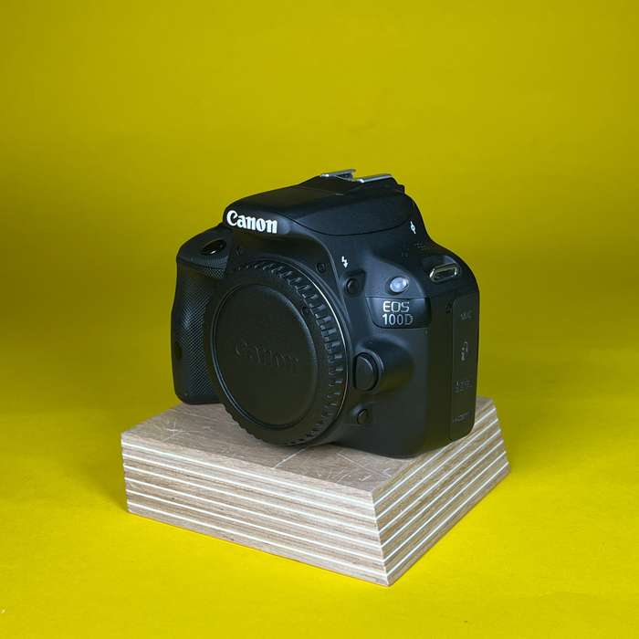 Canon eos 100D + Canon EF 18-55mm f/3,5-5,6 | 363073007024 + 3977006690