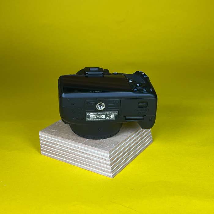 Canon eos 100D + Canon EF 18-55mm f/3,5-5,6 | 363073007024 + 3977006690