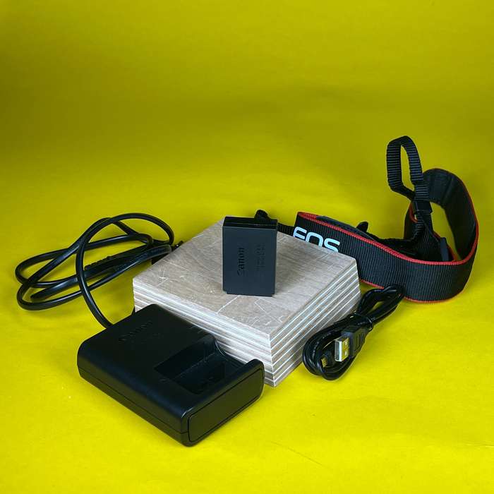 Canon eos 100D + Canon EF 18-55mm f/3,5-5,6 | 363073007024 + 3977006690