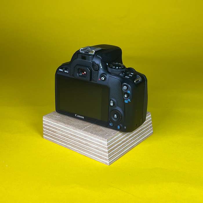 Canon eos 100D + Canon EF 18-55mm f/3,5-5,6 | 363073007024 + 3977006690