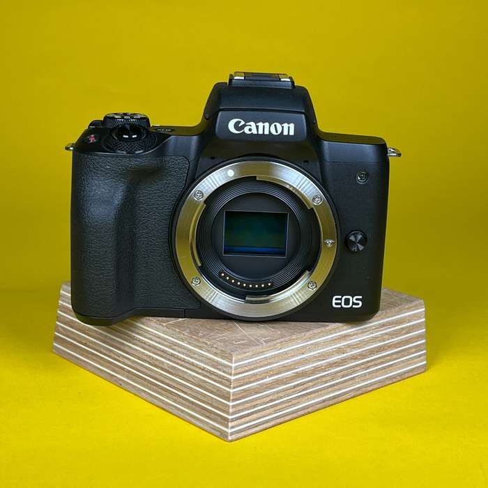 Canon M50 + 15-45mm | 0830300Q5170 + 863208005057