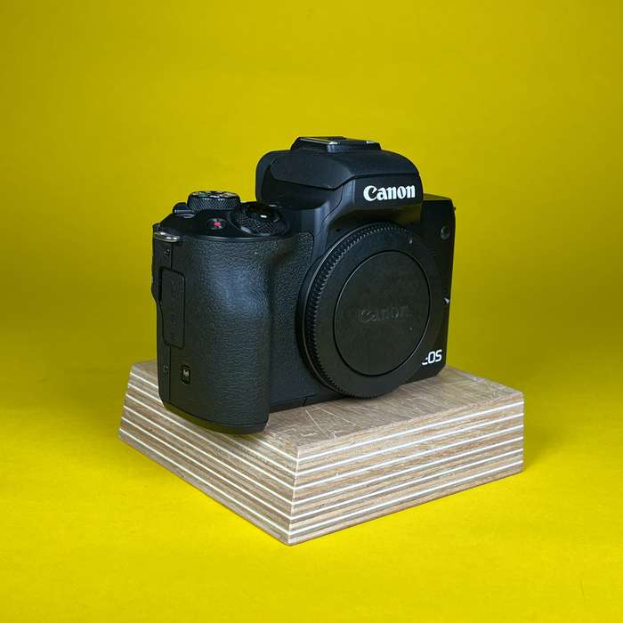 Canon M50 + 15-45mm | 0830300Q5170 + 863208005057
