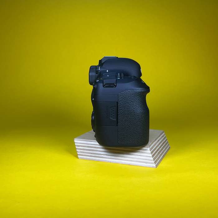 Canon EOS 6D mark II + BatteryGrip  + náhradní baterie| 063051003767 + 0400002853