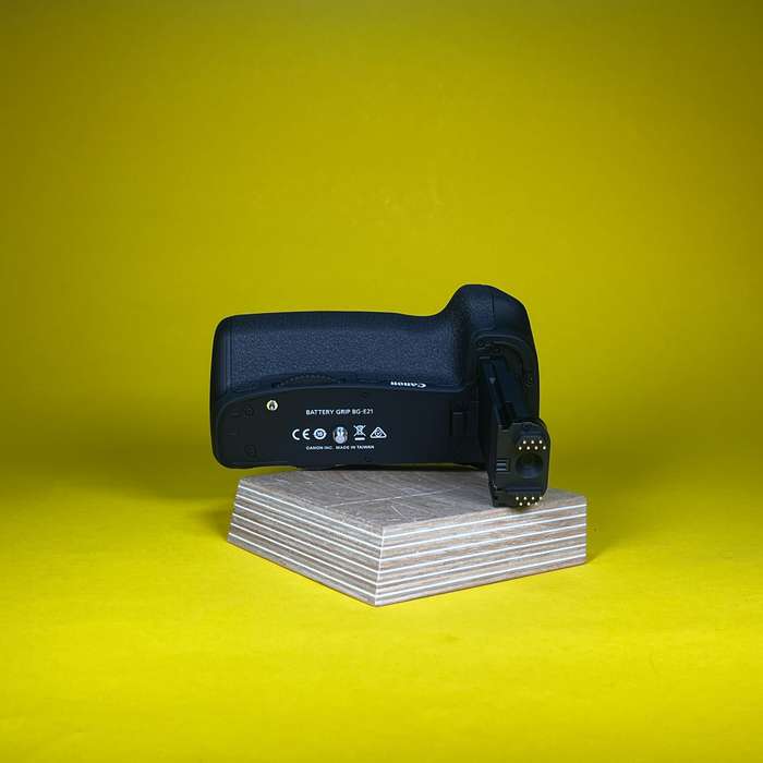 Canon EOS 6D mark II + BatteryGrip  + náhradní baterie| 063051003767 + 0400002853