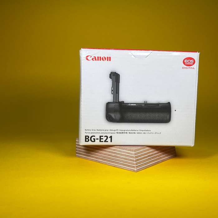 Canon EOS 6D mark II + BatteryGrip  + náhradní baterie| 063051003767 + 0400002853