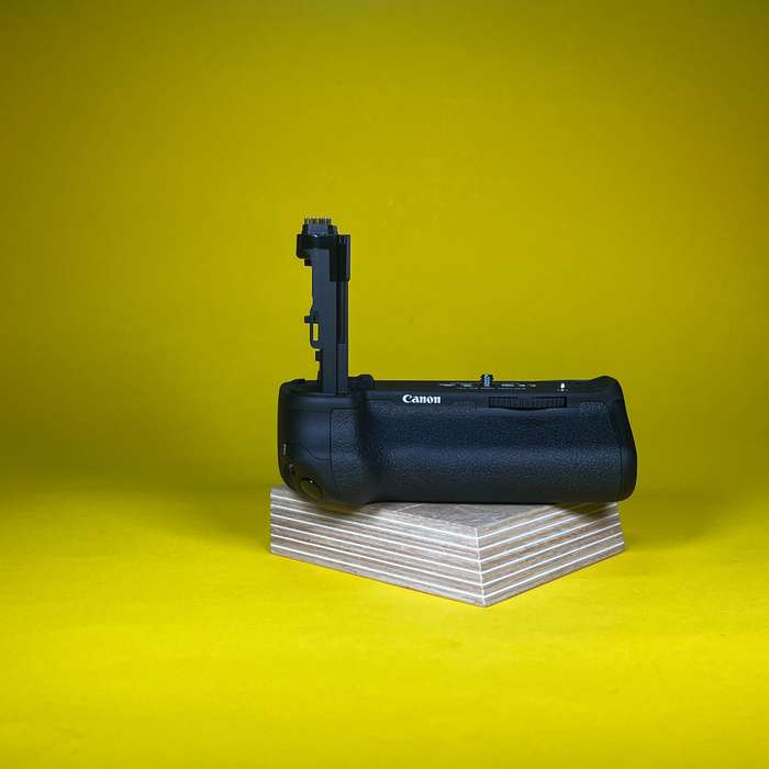 Canon EOS 6D mark II + BatteryGrip  + náhradní baterie| 063051003767 + 0400002853