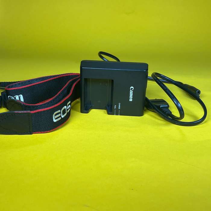 Canon EOS 2000D | 113072010786