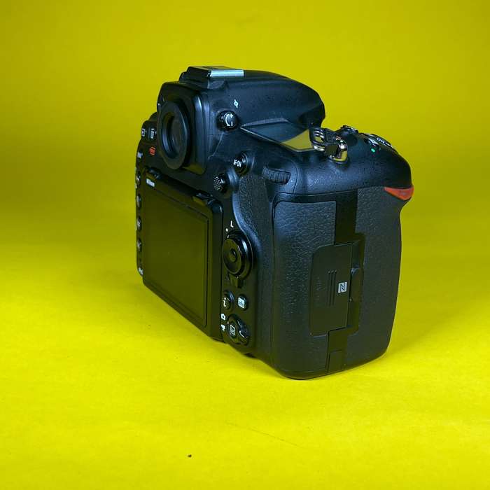 Nikon D500 + Nikon Bateriový grip MBD17 | 6033051