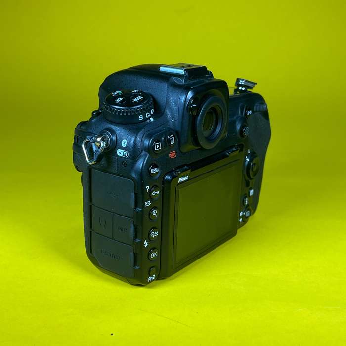 Nikon D500 + Nikon Bateriový grip MBD17 | 6033051