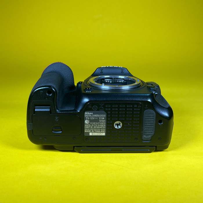 Nikon D500 + Nikon Bateriový grip MBD17 | 6033051