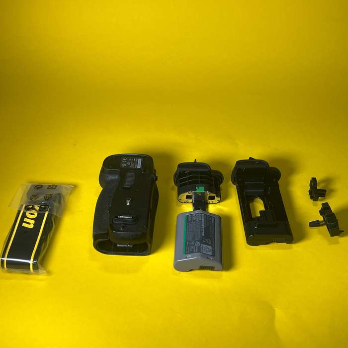 Nikon D850 + Grip + Baterie EN-EL18c s nabíječkou    | 6064396