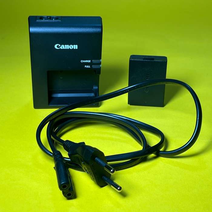 Canon EOS 2000D | 693077001644