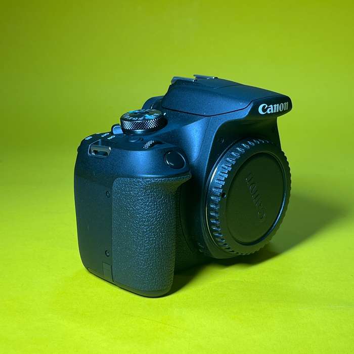 Canon EOS 2000D | 693077001644