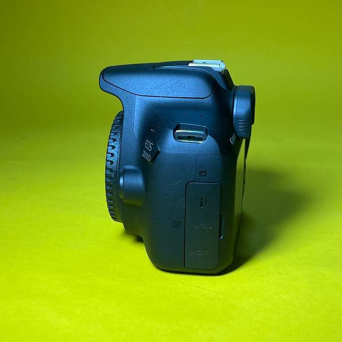 Canon EOS 2000D | 693077001644