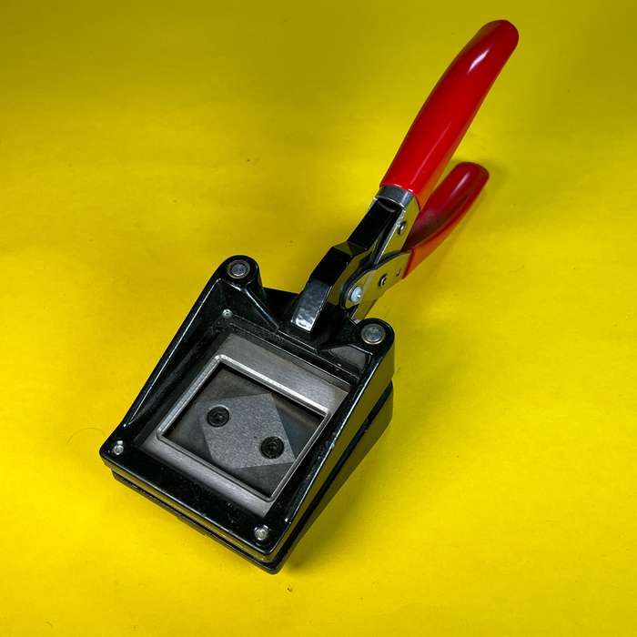 Výsekové kleště na průkazové foto 35x45 mm