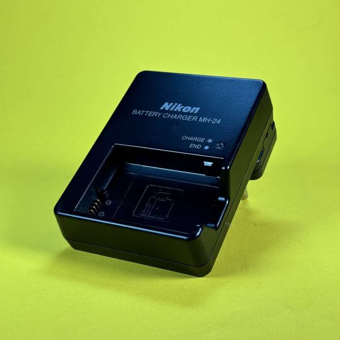 Nikon nabíječka MH-24