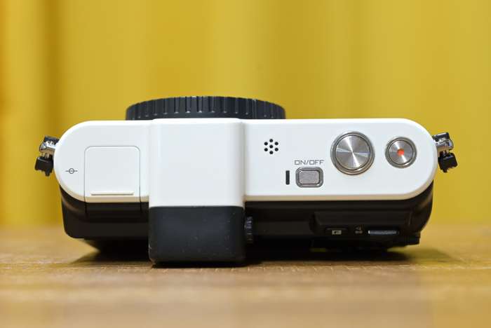 Nikon V1 + 10-30 + blesk