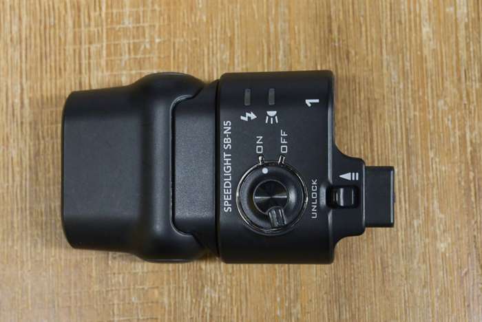 Nikon V1 + 10-30 + blesk