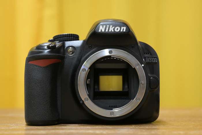 Nikon D3100 + Nikkor AF-S 18-55mm 1:3,5-5,6 GII ED + 32GB karta