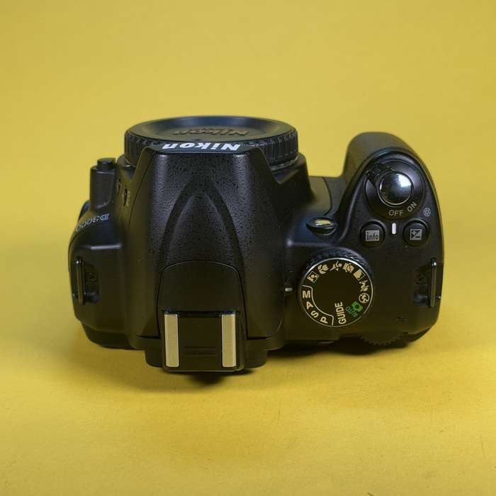 Nikon D3000 | 6297586
