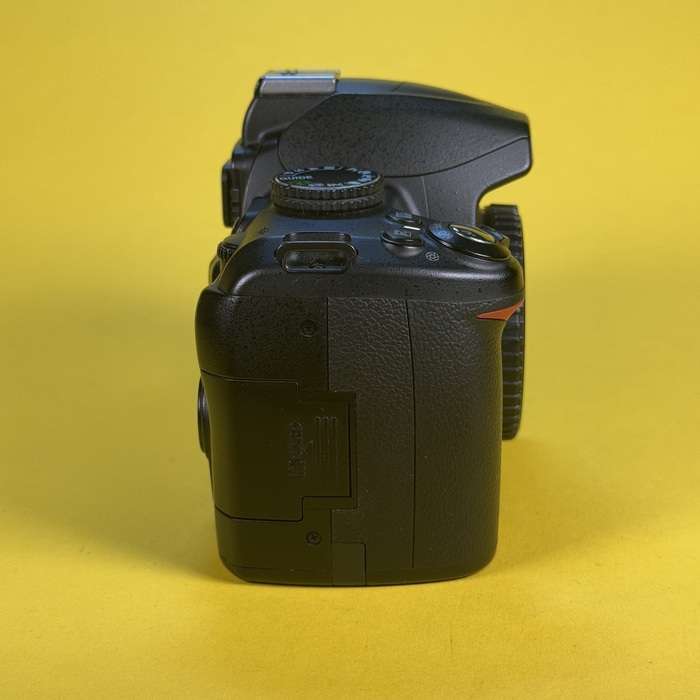 Nikon D3000 | 6297586