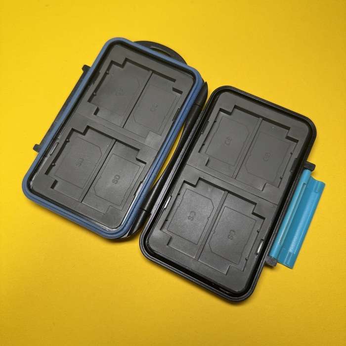 Vodotěšné pozdro na paměťové karty Compakt flash a SD