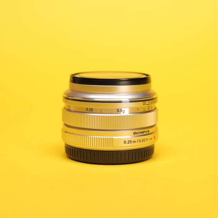 Olympus M.ZUIKO 17 mm f/1,8 stříbrný | AC1A09242