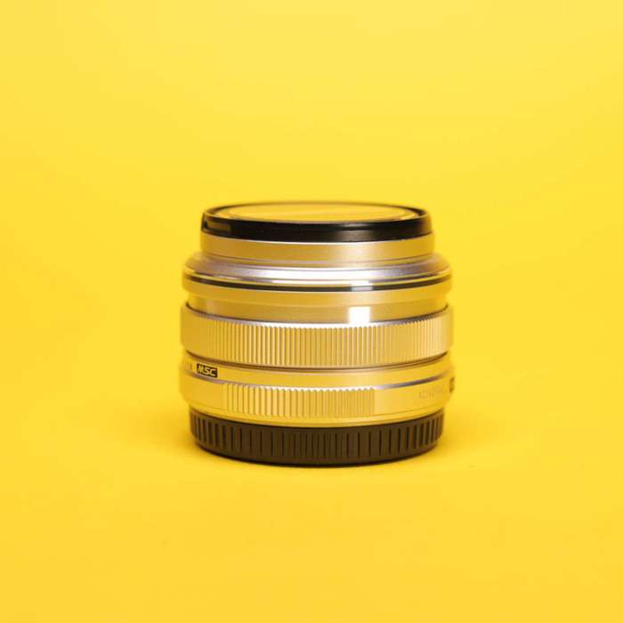 Olympus M.ZUIKO 17 mm f/1,8 stříbrný | AC1A09242