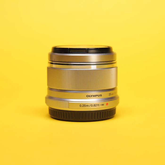 Olympus M.ZUIKO ED 25 mm f/1.8 stříbrný | 346012680