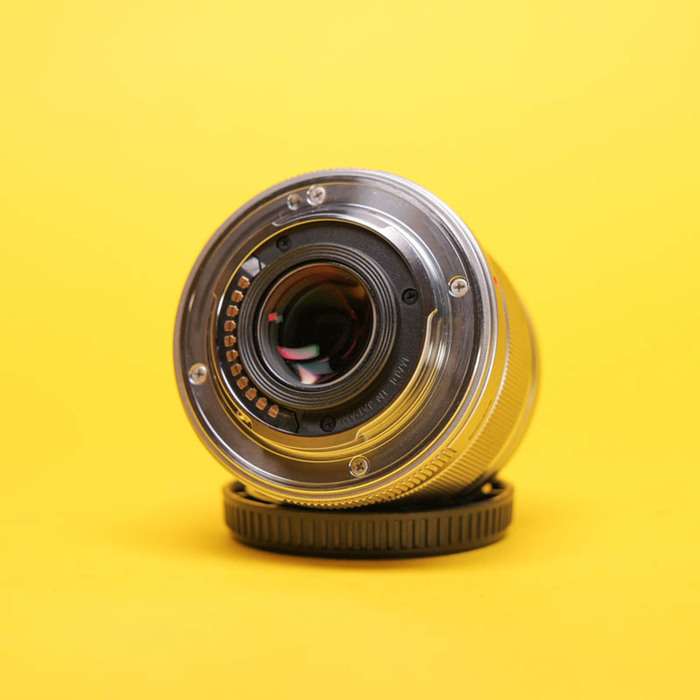 Olympus M.ZUIKO ED 25 mm f/1.8 stříbrný | 346012680