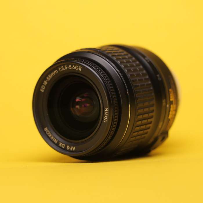Nikon 18-55mm f/3.5-5.6G II ED AF-S DX | 8035113