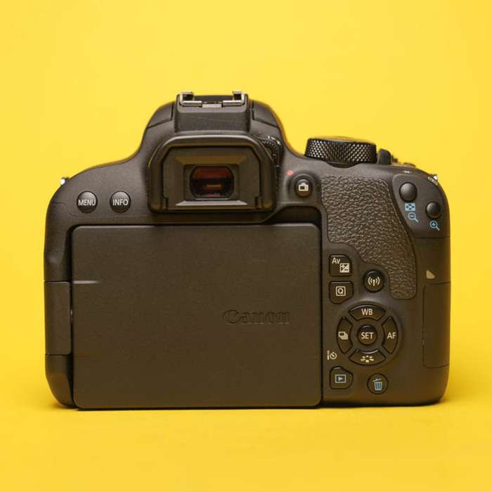 Canon EOS 800D | 043021000221