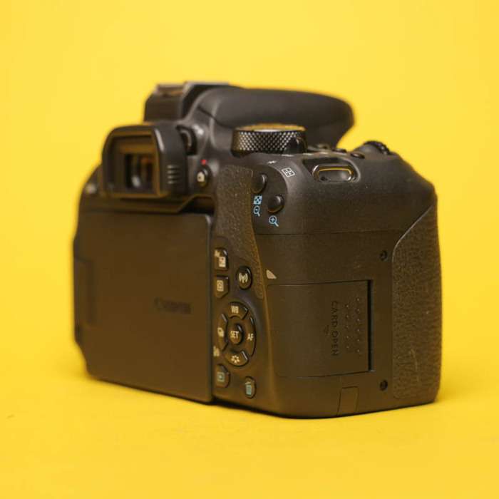 Canon EOS 800D | 043021000221