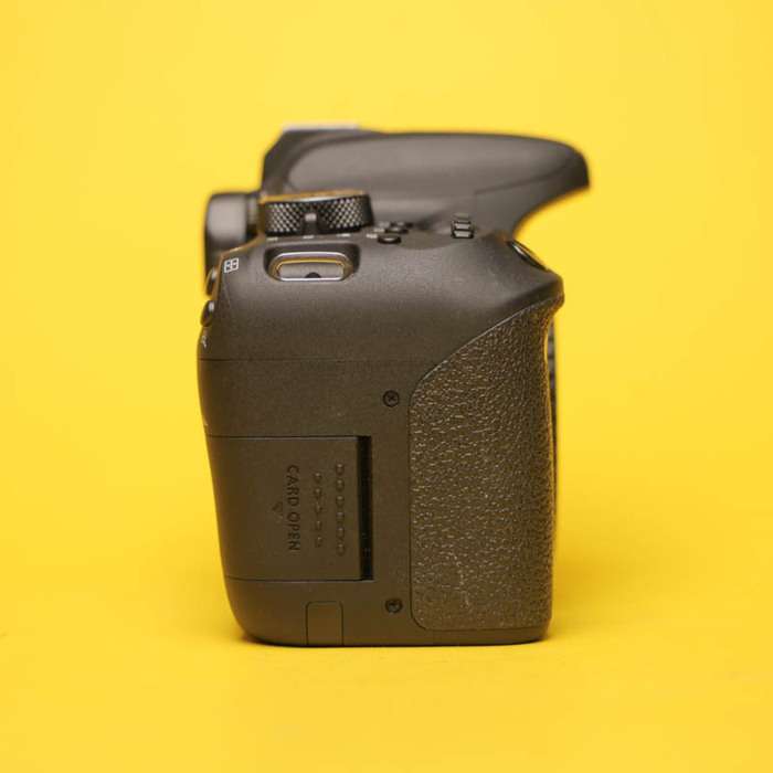 Canon EOS 800D | 043021000221