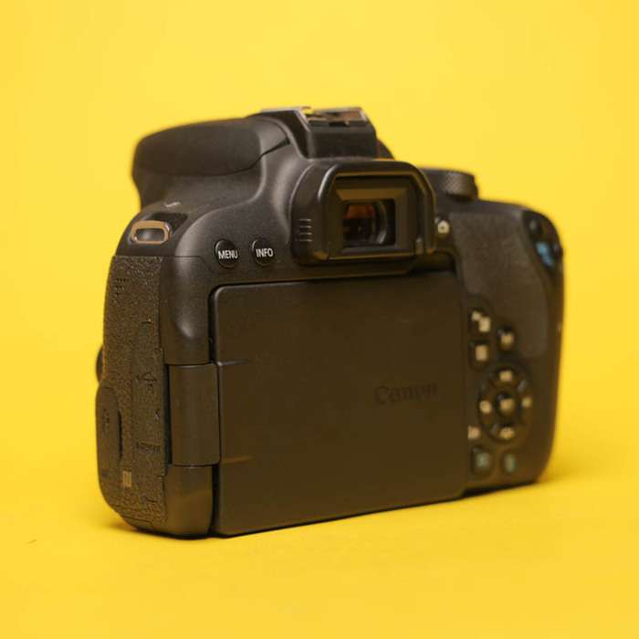 Canon EOS 800D | 043021000221