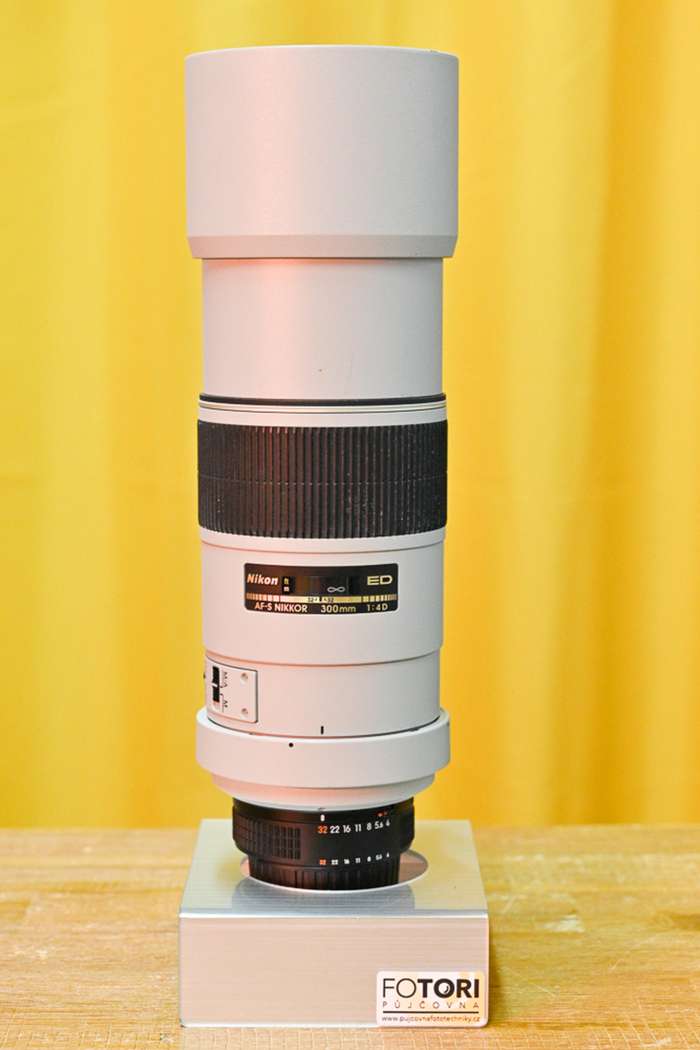 Nikon 300mm f/4,0 D AF-S IF-ED