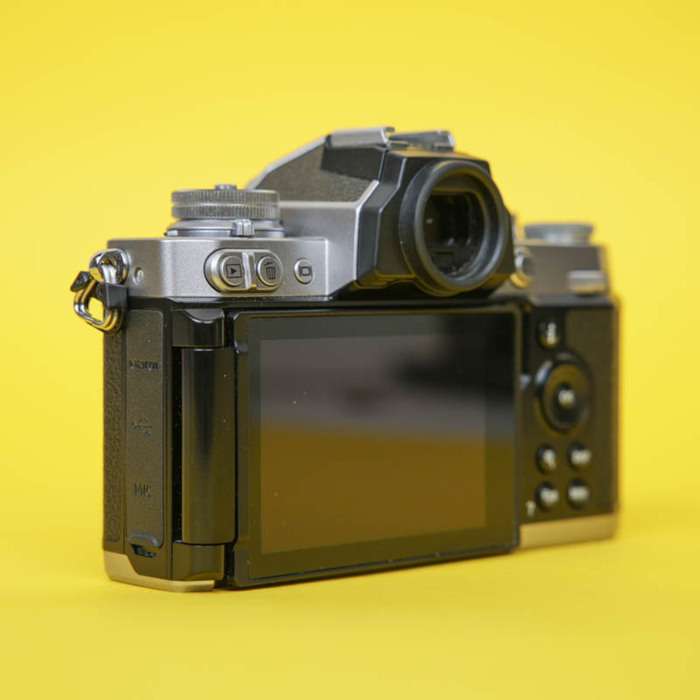 Nikon Z FC tělo + Nikon Z 16-50/3.5-6.3 Stříbrný | 6054444