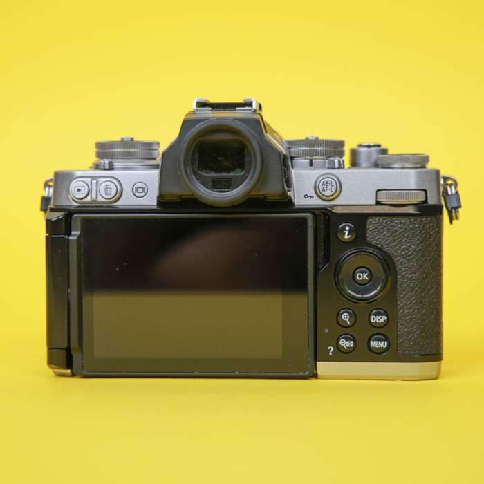 Nikon Z FC tělo + Nikon Z 16-50/3.5-6.3 Stříbrný | 6054444