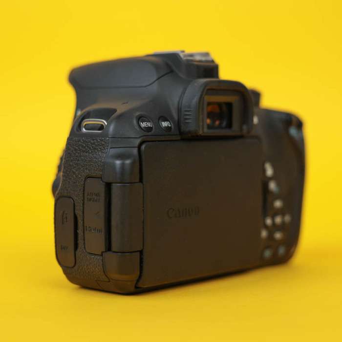 Canon EOS 700D | 053031040652