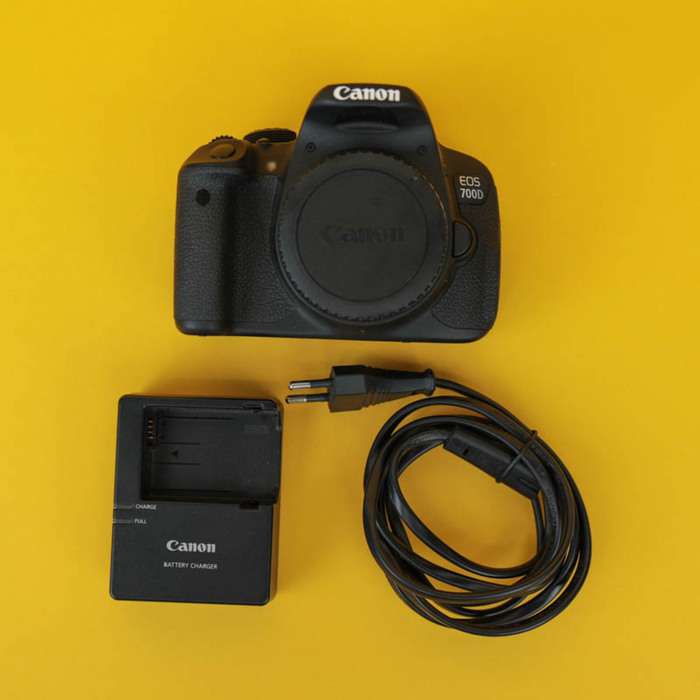 Canon EOS 700D | 053031040652