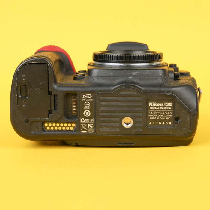 Nikon D300  + Grip | 4116458