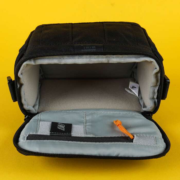 Lowepro Adventura SH 110 II černá | Brašna