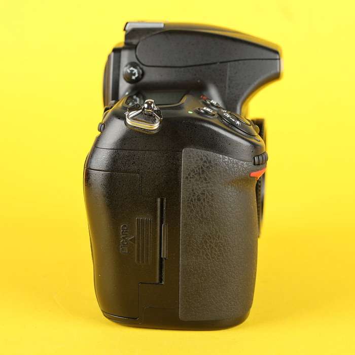 Nikon D700 | 2296974